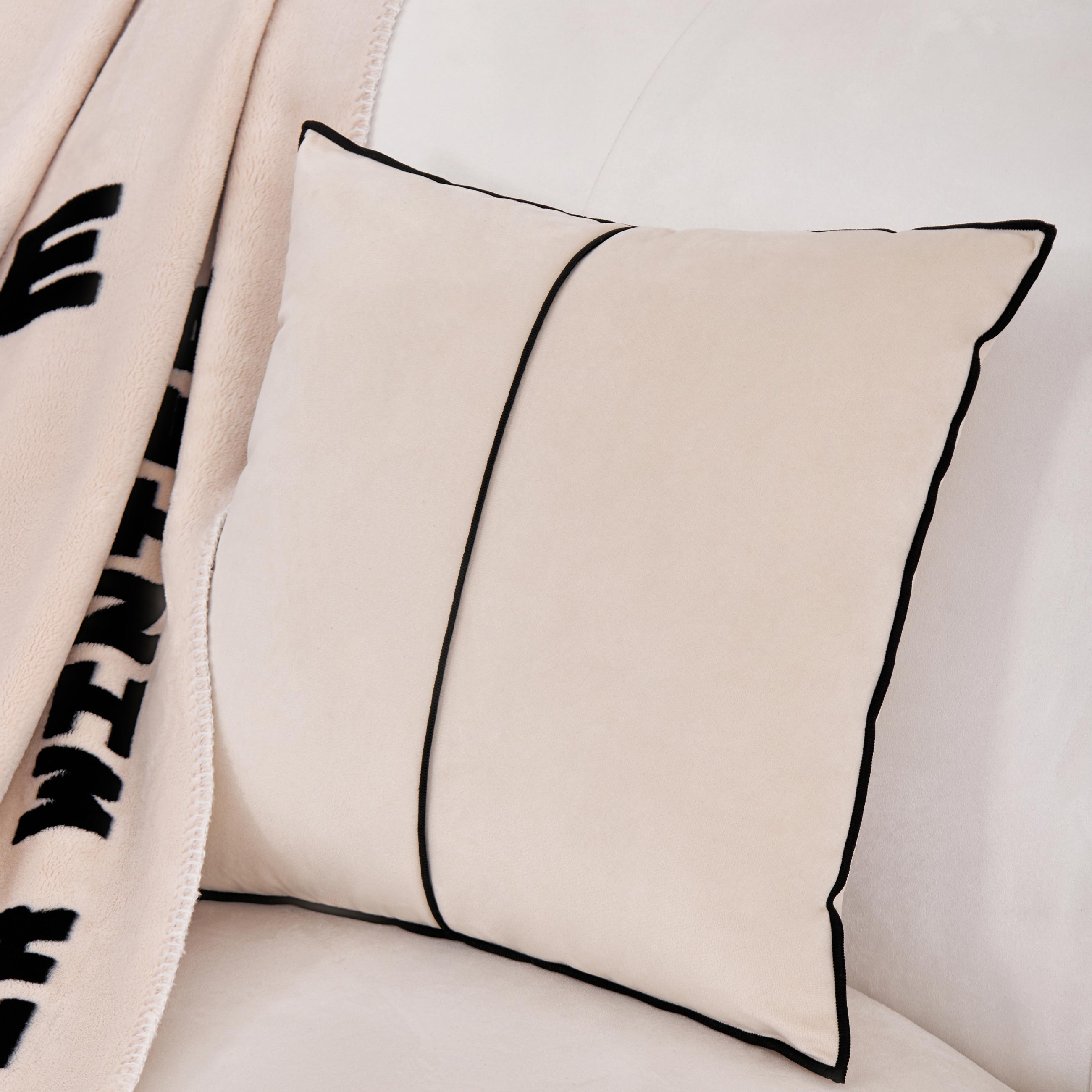 

Подушка декоративная, 45х45 см, вельвет, молочная, Полоска, Attitude, Бежевый