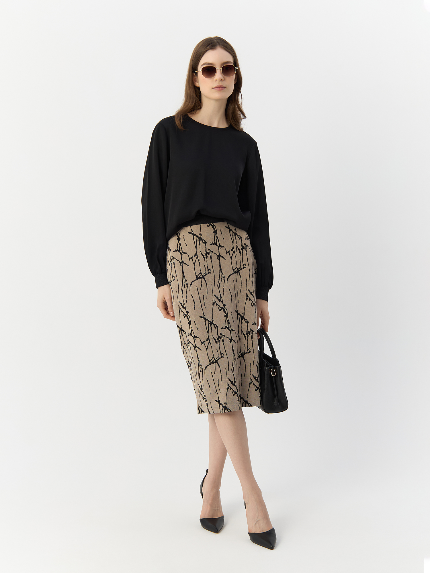 

Блуза женская Gerry Weber 260054-31299-11000 черная 34, Черный, 260054-31299