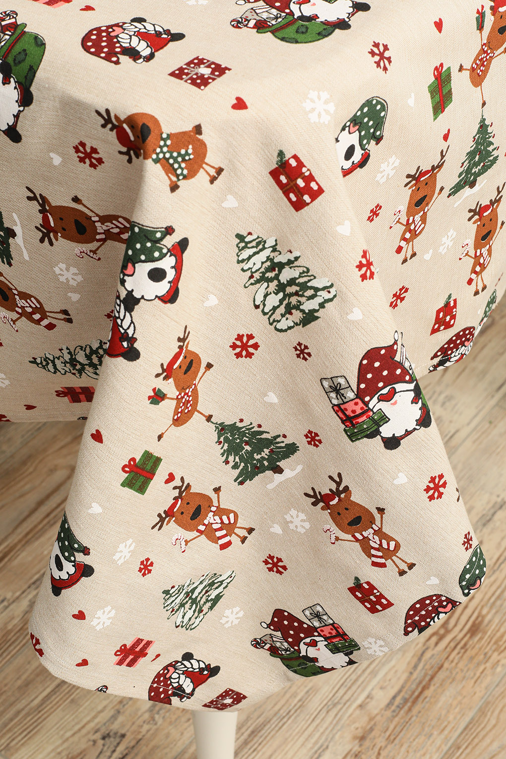 

Скатерть COINCASA 5202312 140х140 см белый