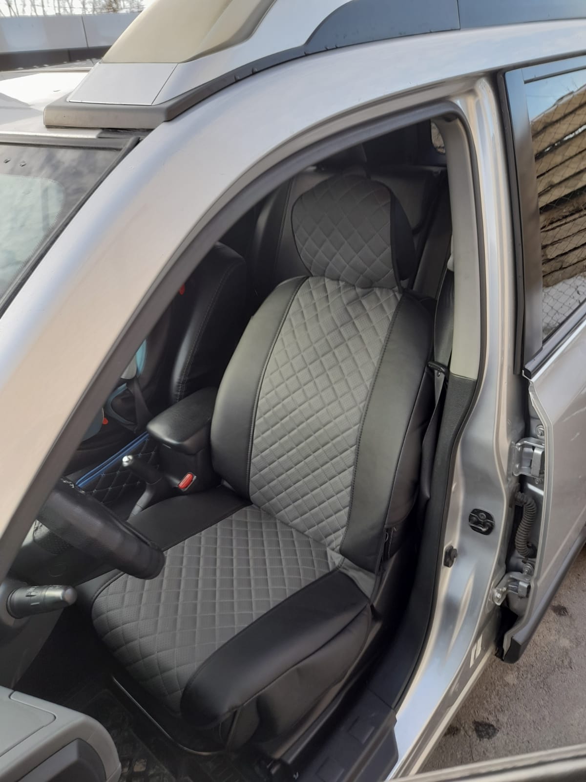 Накидки на сиденья РОМБ, бока, экокожа черный, середина, экокожа серый, на перед. сиденья,