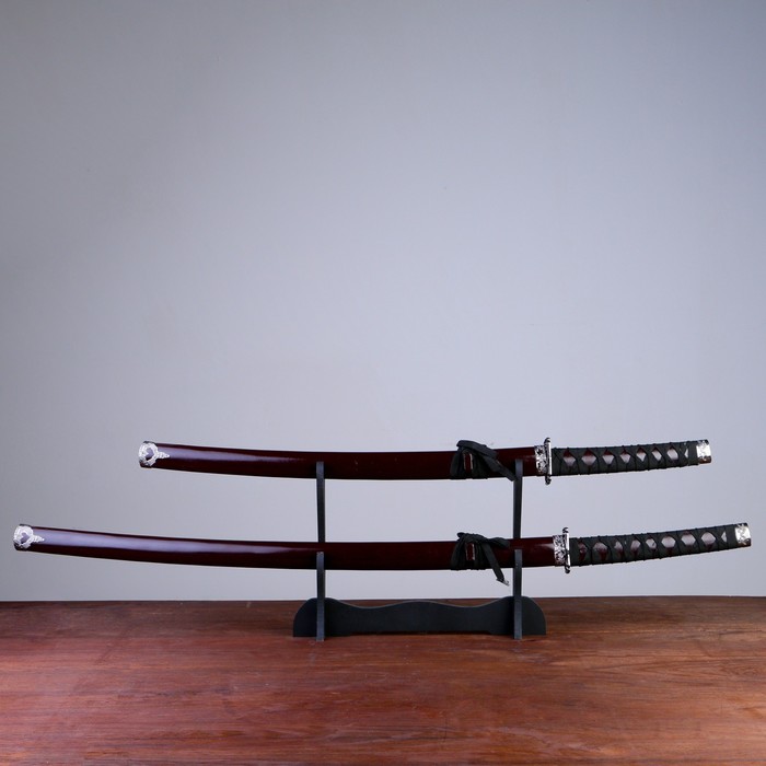 

Сув. изделие катаны 2в1 на подставке, ножны дерево, красные глянец 78/99см, Черный