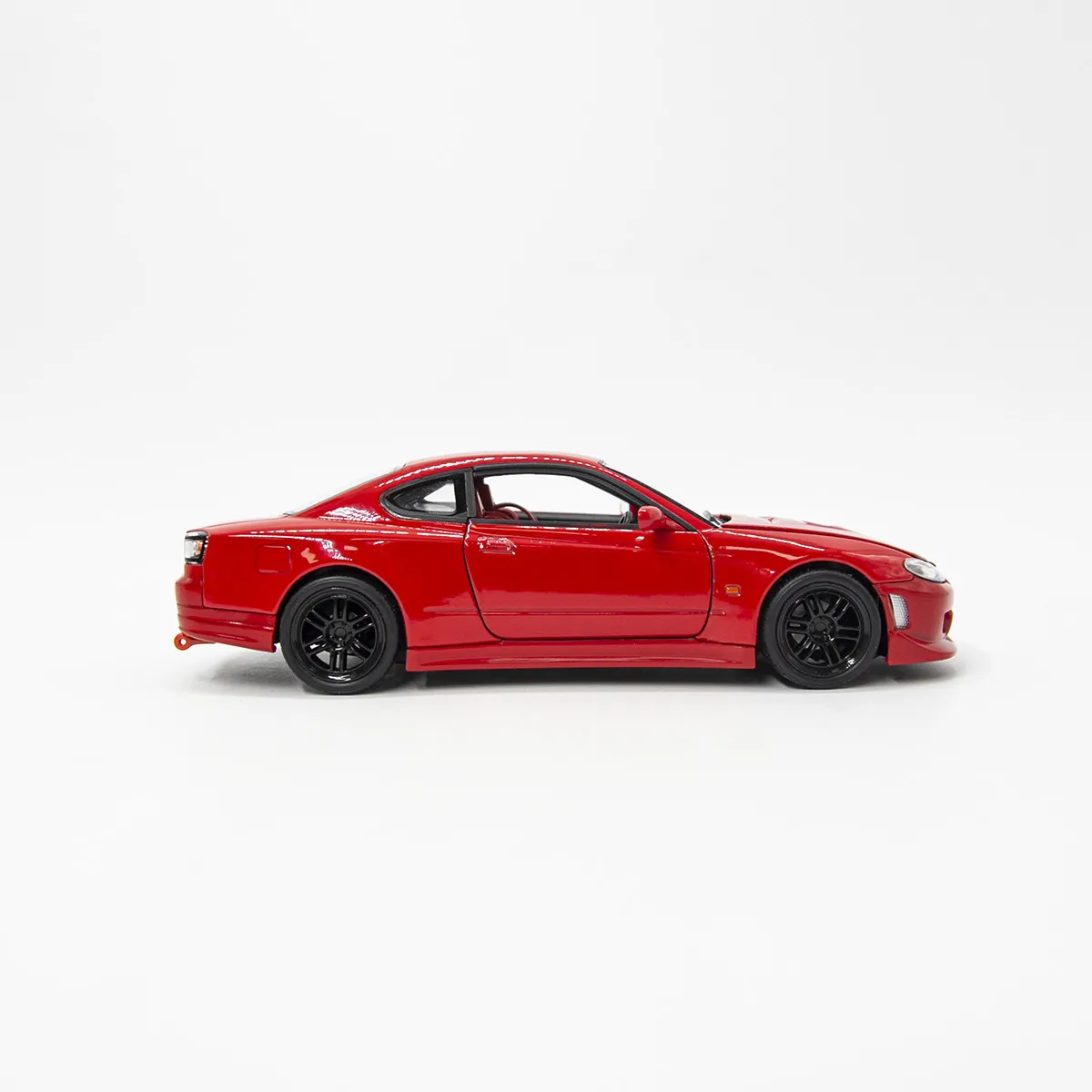 

Масштабная модель автомобиля JDM Motors Nissan Silvia S15 1/24