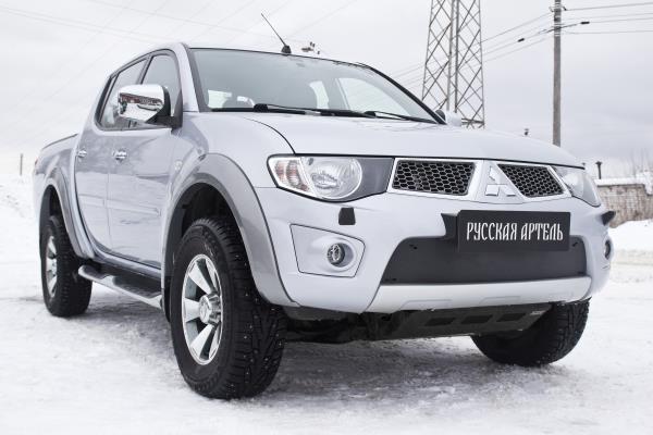 Зимняя заглушка решетки переднего бампера для Mitsubishi Pajero Sport (2013-2016)