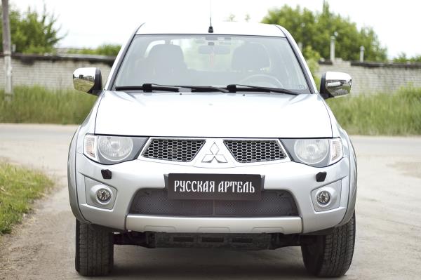 Защитная сетка решетки переднего бампера для Mitsubishi L200 (2011-2014)