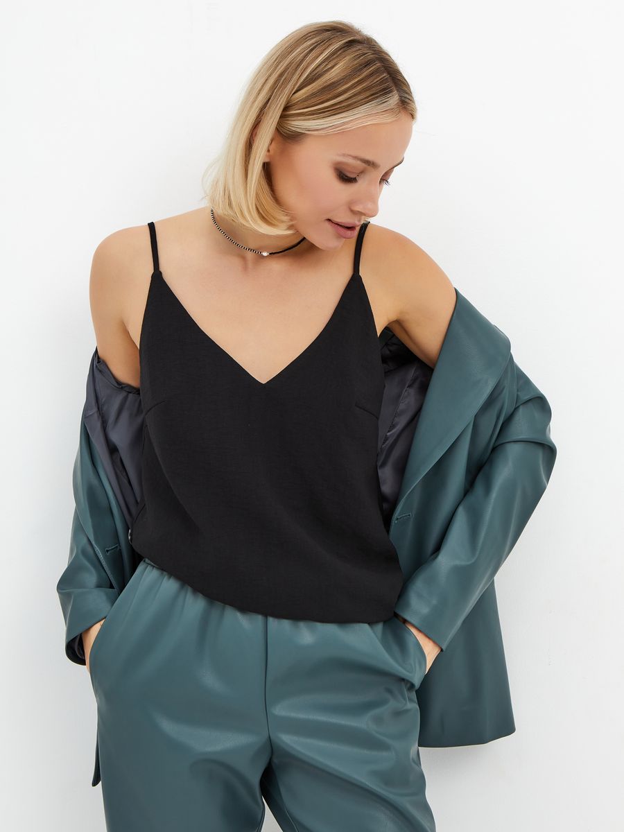 Топ женский Viaville TP77W черный 50 RU