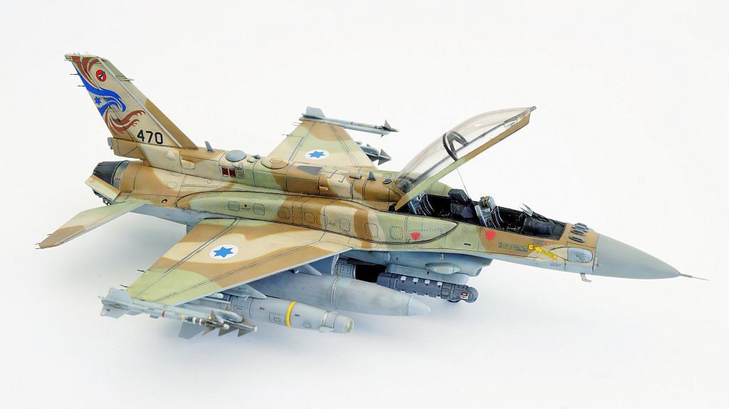 

07412 Hasegawa 1/48 F-16IQ Iraqi Air Force Fighting Falcon Limited Edition