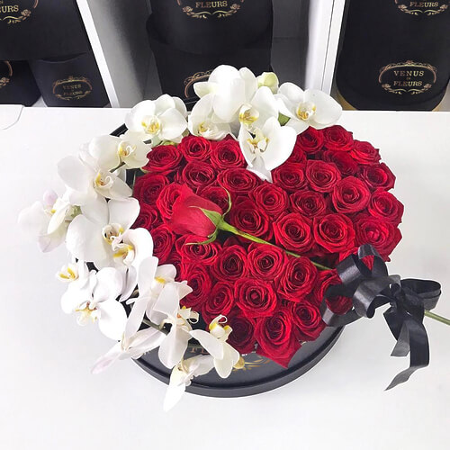 

Цветы в коробке Venus in Fleurs Букет цветов «Люкс» из роз и орхидеи 808137, Букет цветов «Люкс» из роз и орхидеи