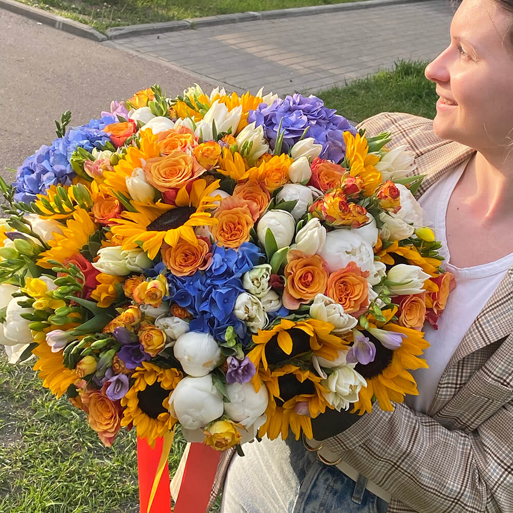 

Авторские Venus in Fleurs Микс с подсолнухами "Кусочек солнца" 808387, Микс с подсолнухами "Кусочек солнца"