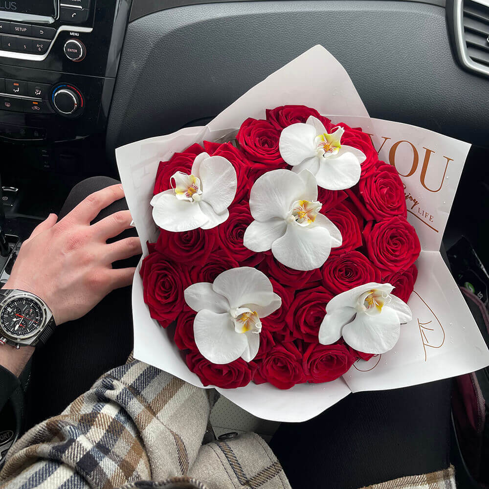 

Авторские Venus in Fleurs Букет "Люкс" из роз и орхидей - 60 см 811599, Букет "Люкс" из роз и орхидей - 60 см