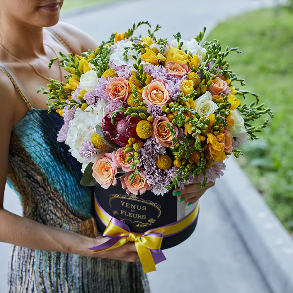 

Цветы в коробке Venus in Fleurs Букет "Яркий микс" 809979, Букет "Яркий микс"