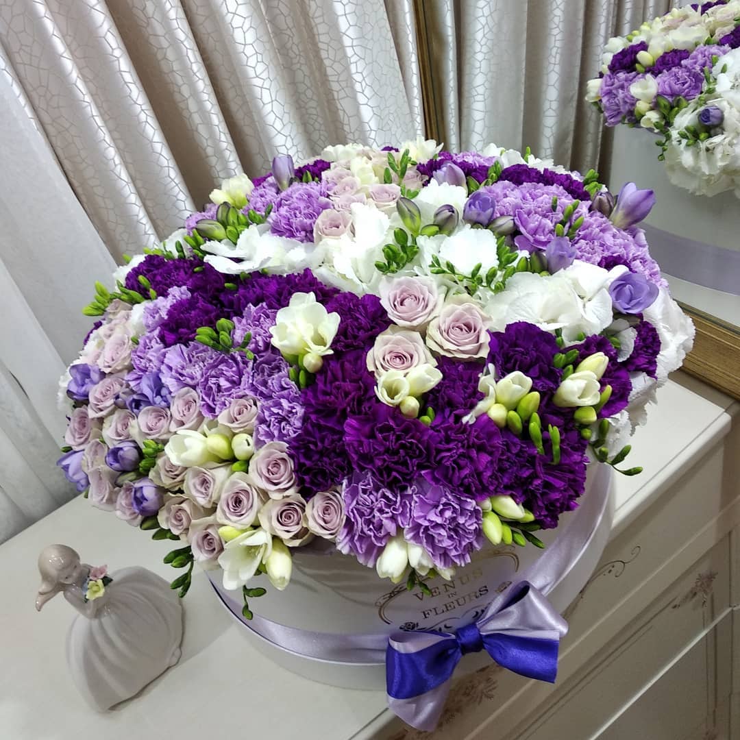 

Цветы в коробке Venus in Fleurs Изысканный букет 811542, Изысканный букет
