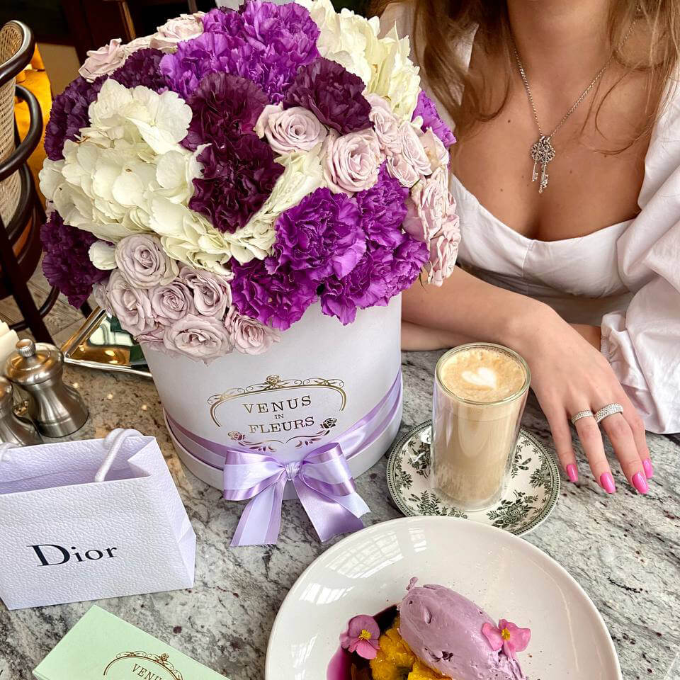 

Цветы в коробке Venus in Fleurs Изысканная композиция в коробке 808493, Изысканная композиция в коробке