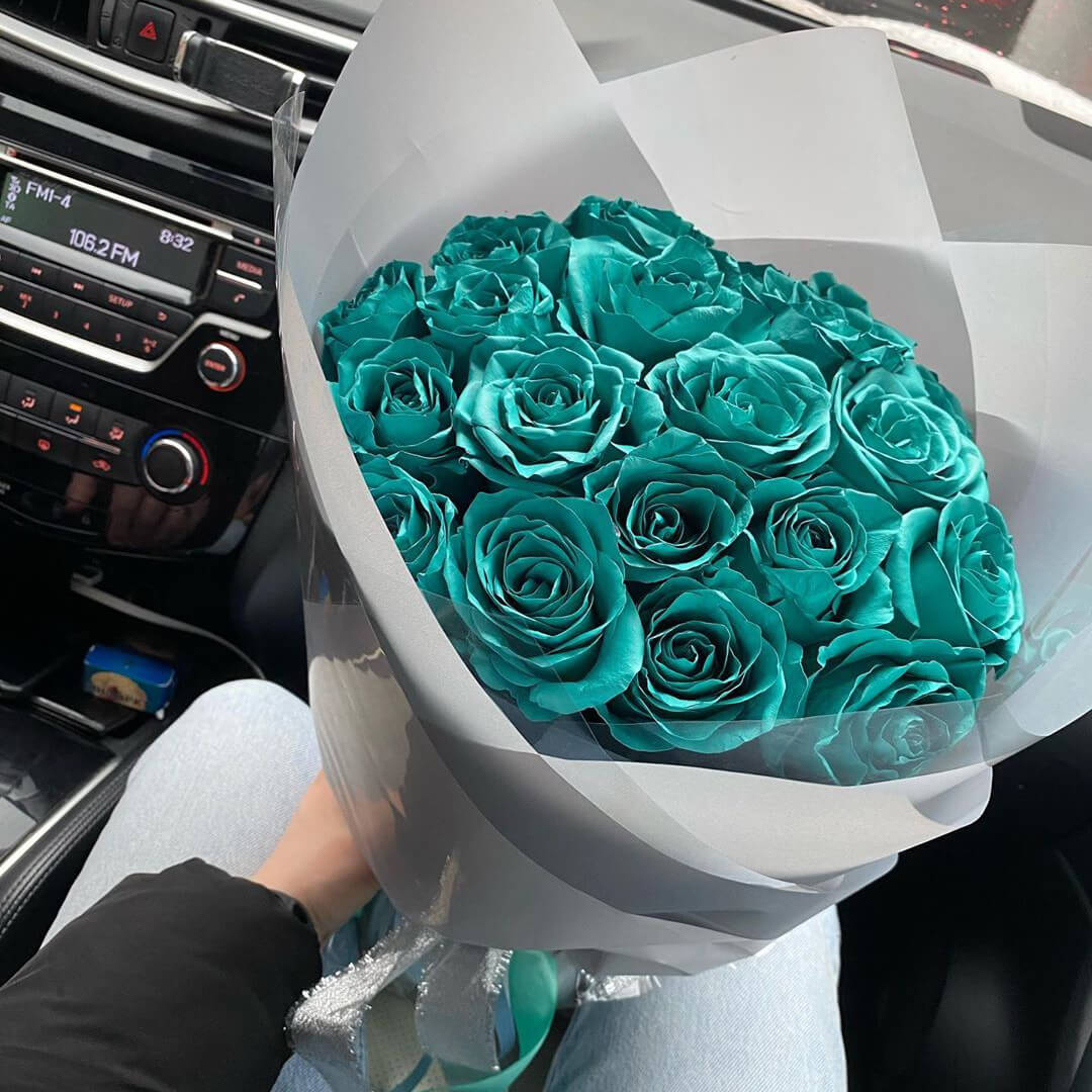 

Монобукеты Venus in Fleurs 15 бирюзовых роз в букете 809817, 15 бирюзовых роз в букете