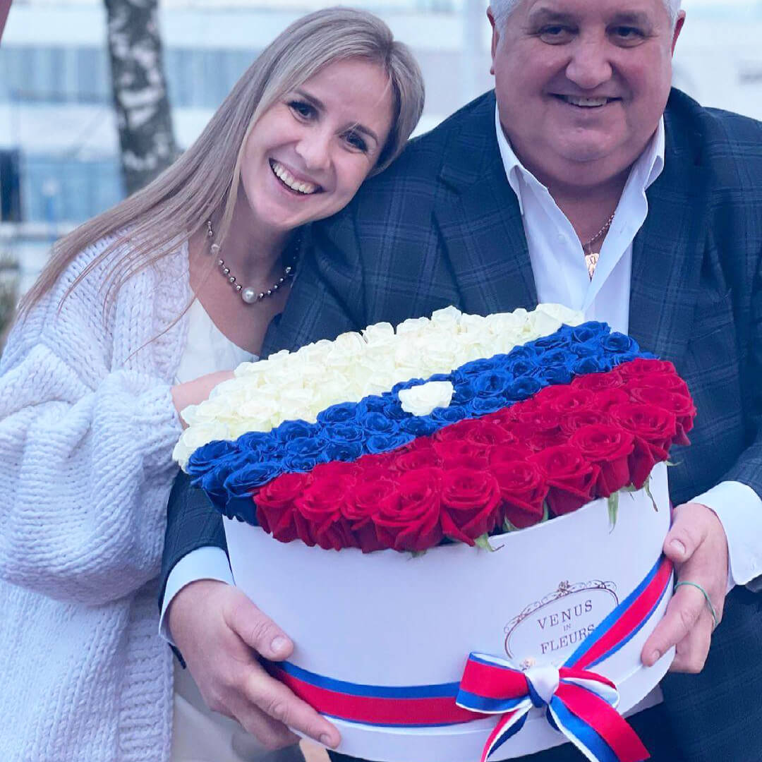 

Мужские букеты Venus in Fleurs Розы в коробке "Флаг России" 808593, Розы в коробке "Флаг России"