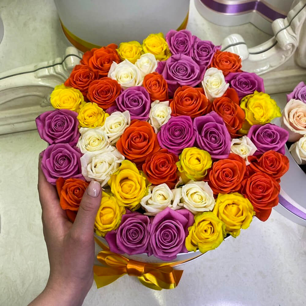 

Цветы в коробке Venus in Fleurs 51 роза - весенний микс 809423, 51 роза - весенний микс