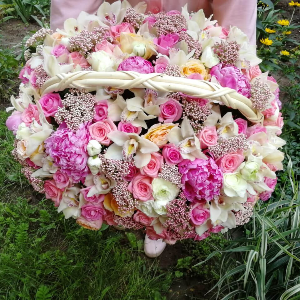 фото Цветы в корзине venus in fleurs цветочный микс "с днем рождения!" в корзине 808399
