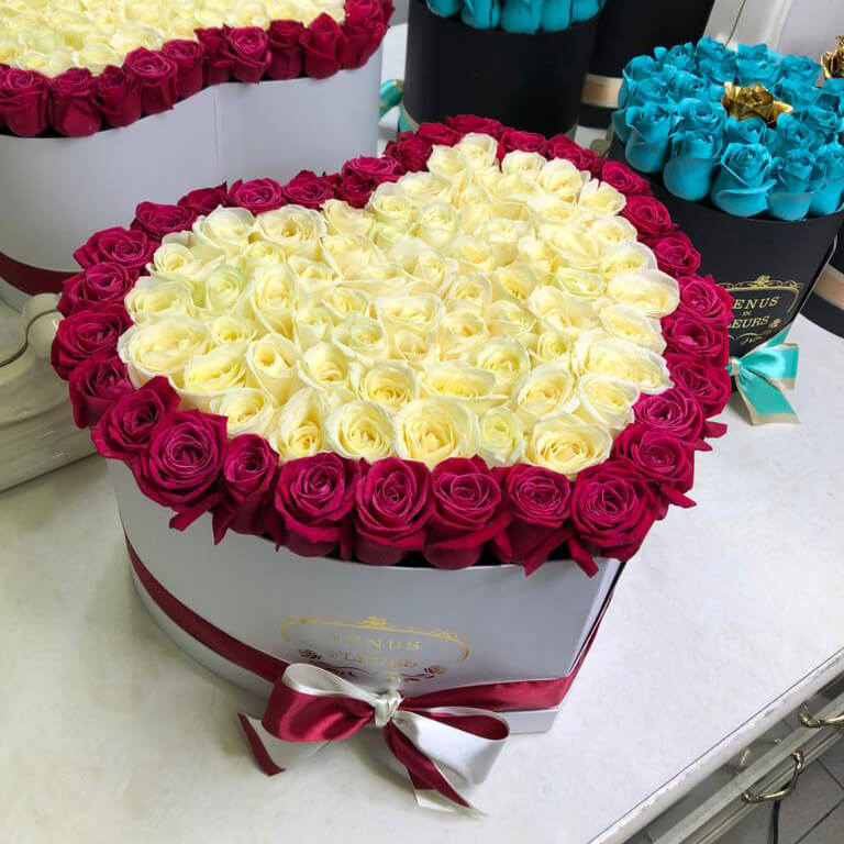 

Цветы в коробке Venus in Fleurs Белое сердце с малиновой окантовкой 808629, Белое сердце с малиновой окантовкой