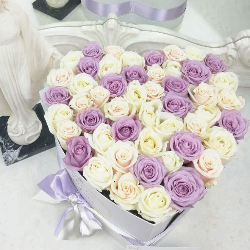 

Цветы в коробке Venus in Fleurs 51 нежная роза - сердце 809352, 51 нежная роза - сердце