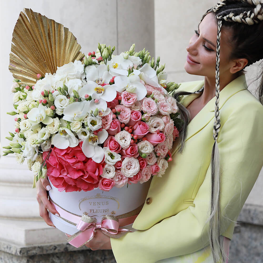 

Цветы в коробке Venus in Fleurs Букет "Дикая страсть" 809909, Букет "Дикая страсть"