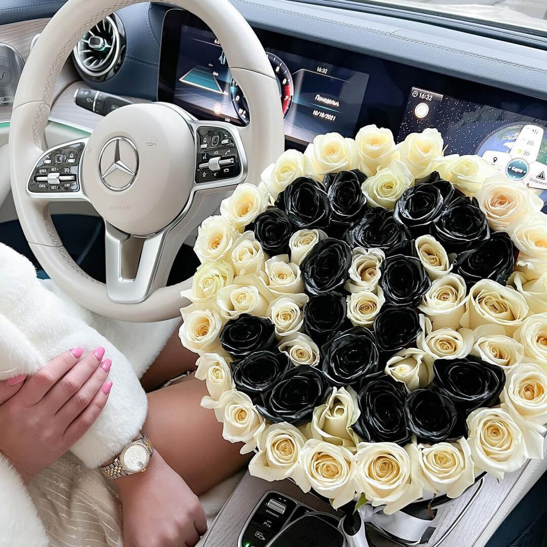 

Сложная флористика Venus in Fleurs Композиция из белых роз "CHANEL" 808343, Композиция из белых роз "CHANEL"