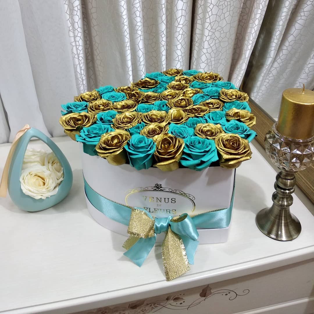 

Цветы в коробке Venus in Fleurs Бирюзово-золотые розы "Chess" - сердце 808330, Бирюзово-золотые розы "Chess" - сердце