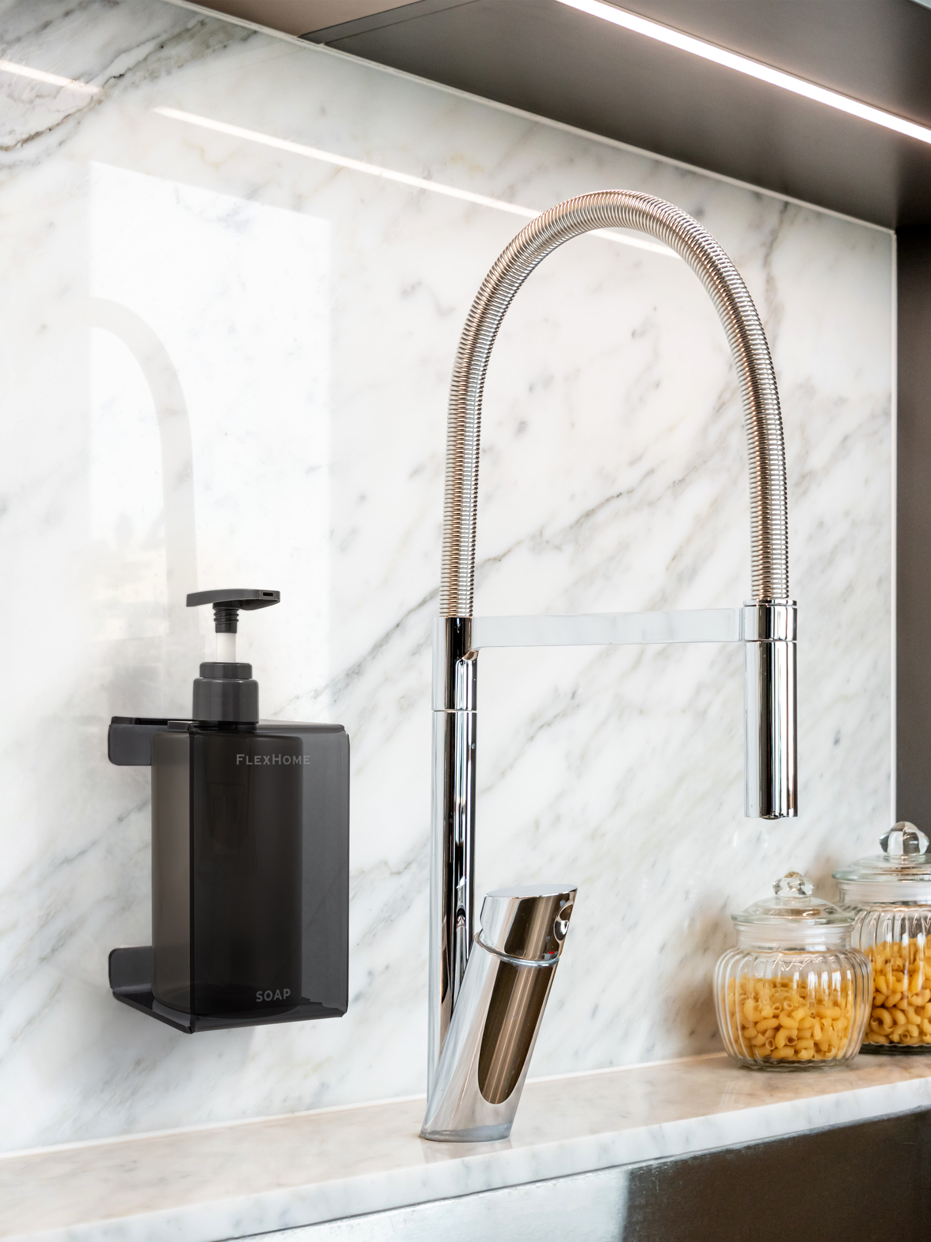 фото Настенный держатель для круглого флакона 132х84 мм из акрила, flexfome, цвет черный flexhome