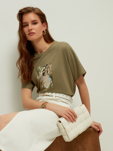 

Футболка женская ZARINA 2265536426 зеленая XS, 2265536426