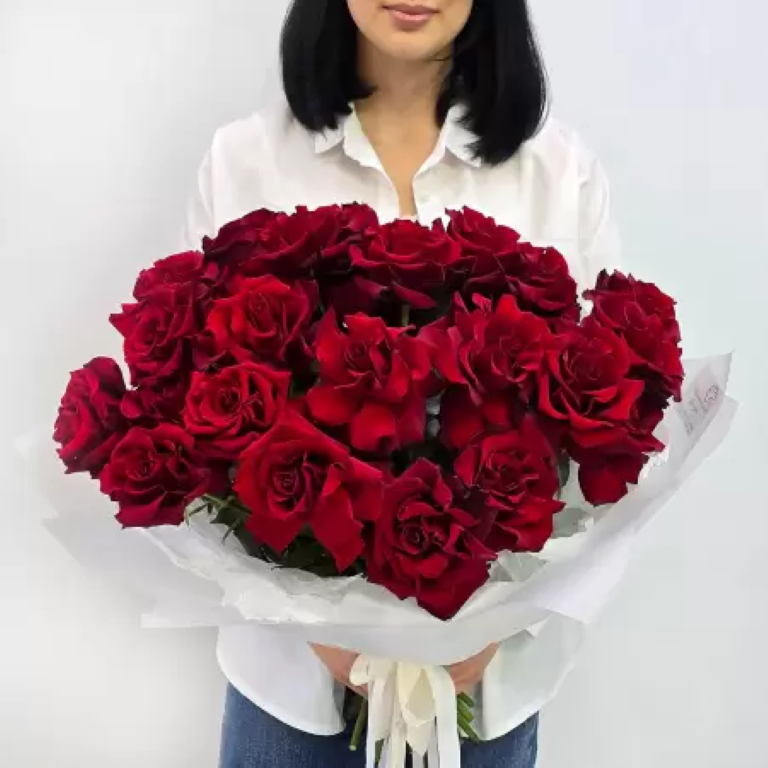 

Букет цветов Талисман Флора роза 50 см x 55 см красный, Шикрный букет бархатных красных французских роз