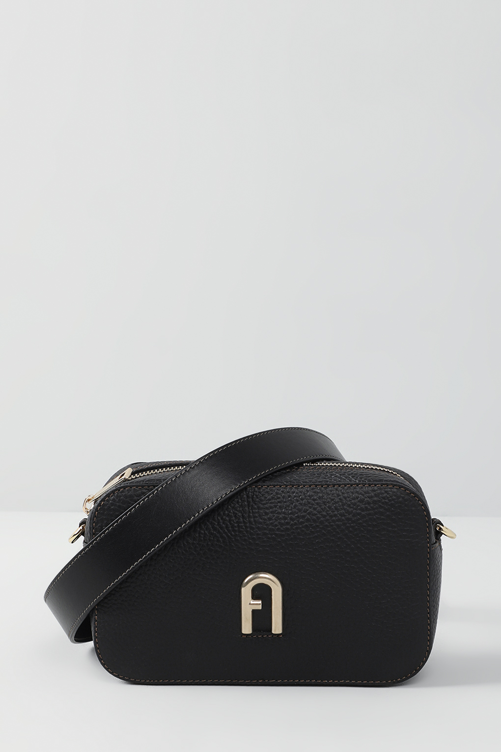 

Сумка кросс-боди женская Furla WB00667BX06139035 черная, Черный, WB00667BX06139035