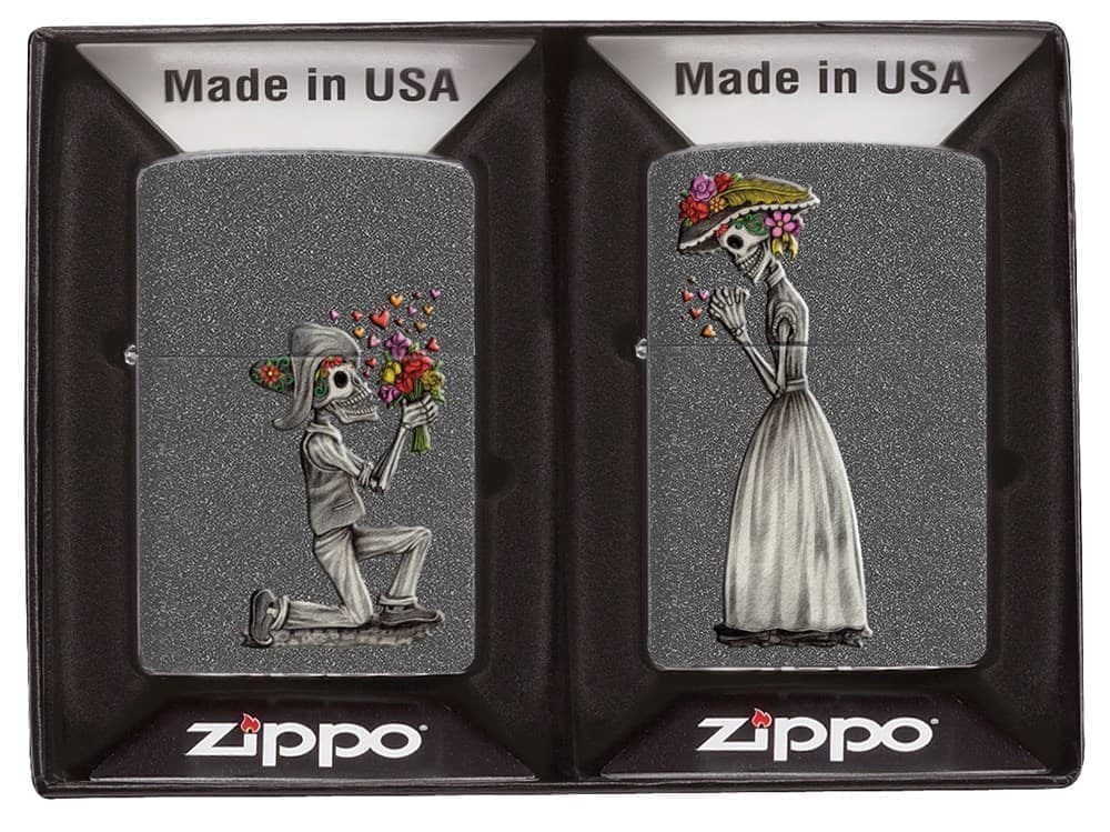 

Набор ZIPPO Влюбленные зомби из двух зажигалок с покрытием Iron Stone, серые, матовые, Серый