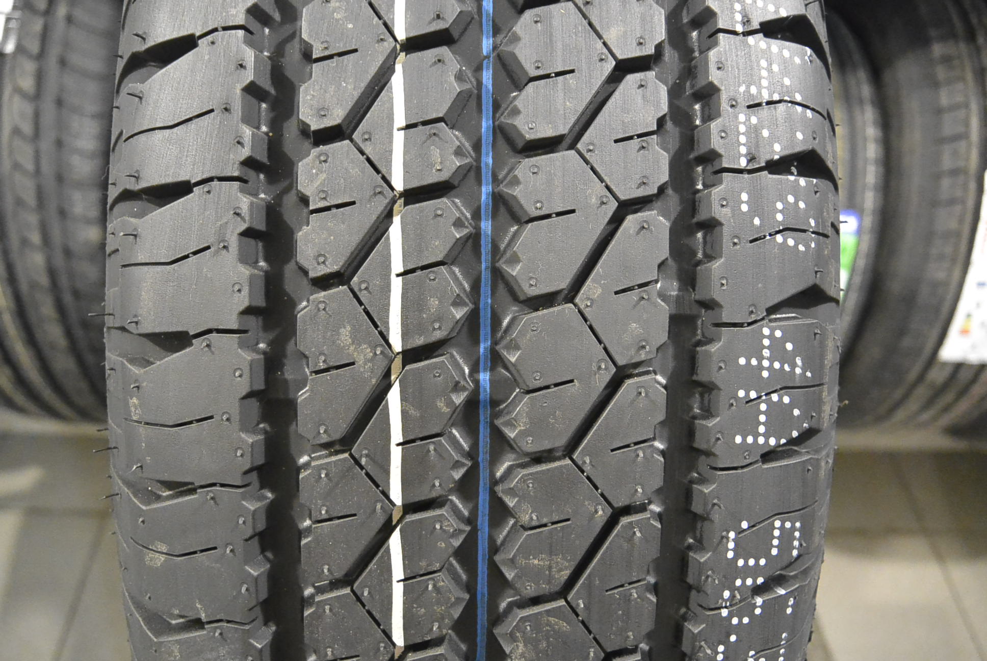 Шина Royal Black Royal Commercial 205/70 R15C 106/104R 2023гв