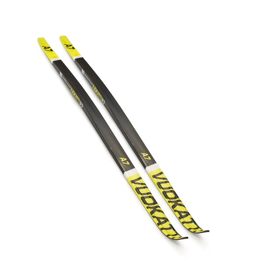 Беговые лыжи VUOKATTI 150 Wax 5 black/yellow 2022/2023