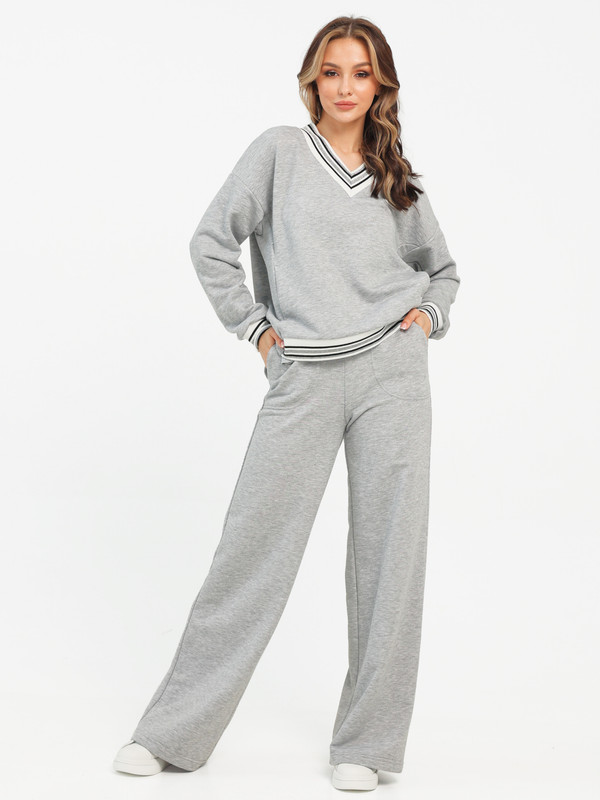 Костюм женский Яркая Птица 17036 серый 56-58 RU