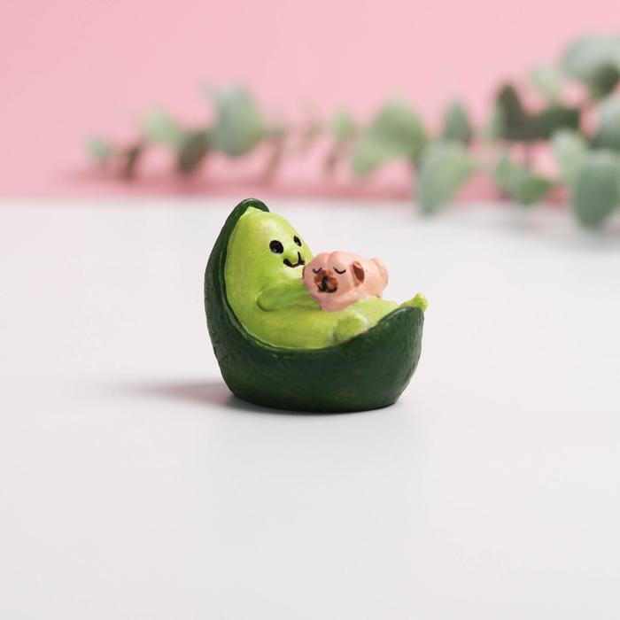 

Фигурка полистоун «Авокадо с мопсом», 4 см, AVOCADO