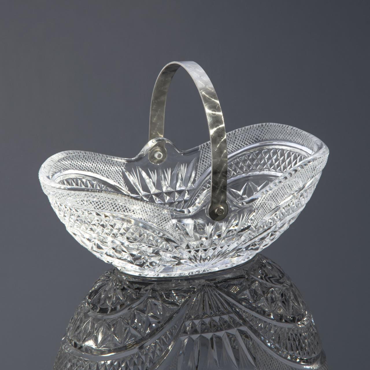 

Конфетница в форме корзинки, стекло, металл, СССР, 1970-1990 гг., 405007