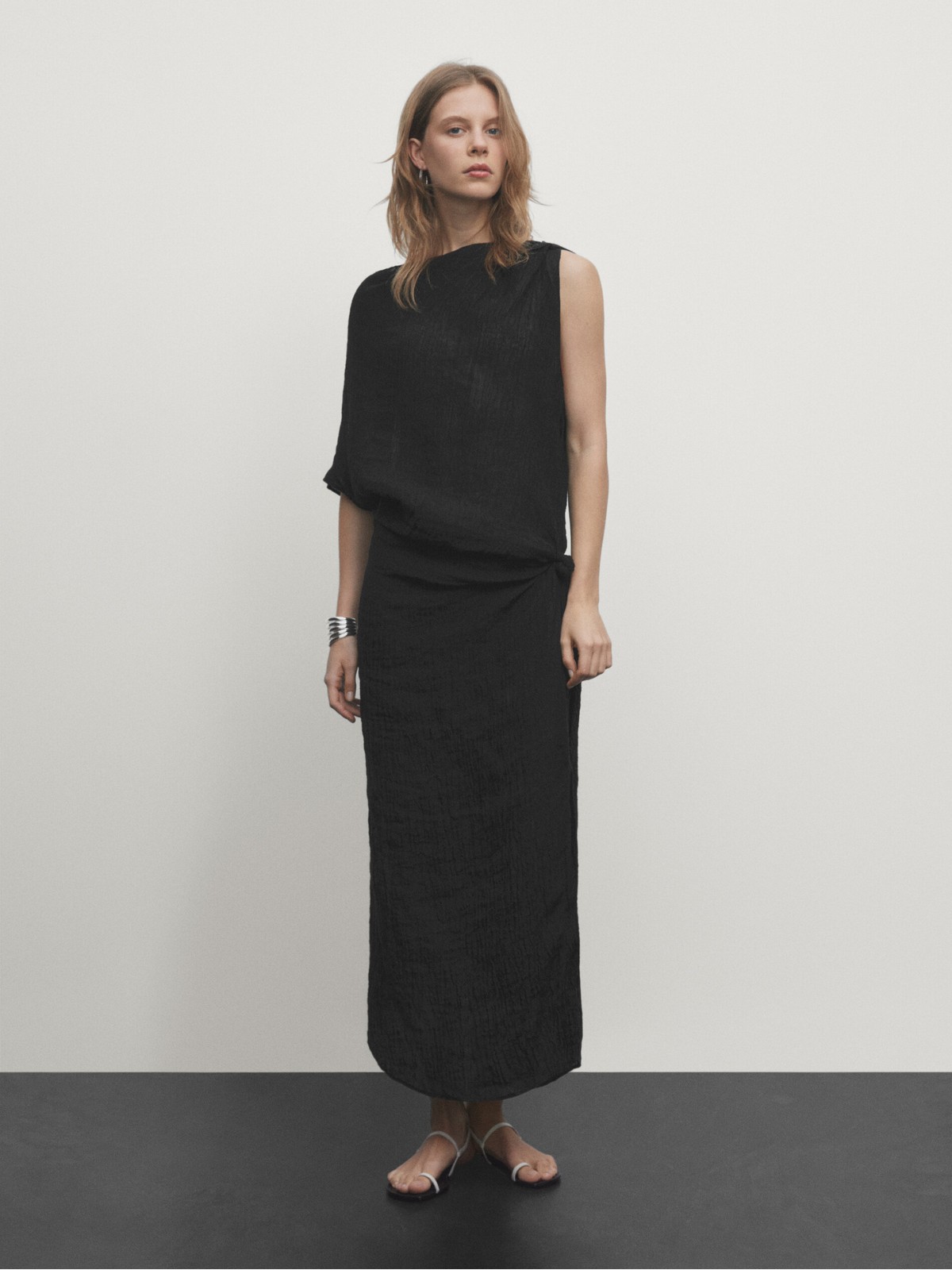 

Платье женское Massimo Dutti 6682/100-I2024 черное M, Черный, 6682/100-I2024