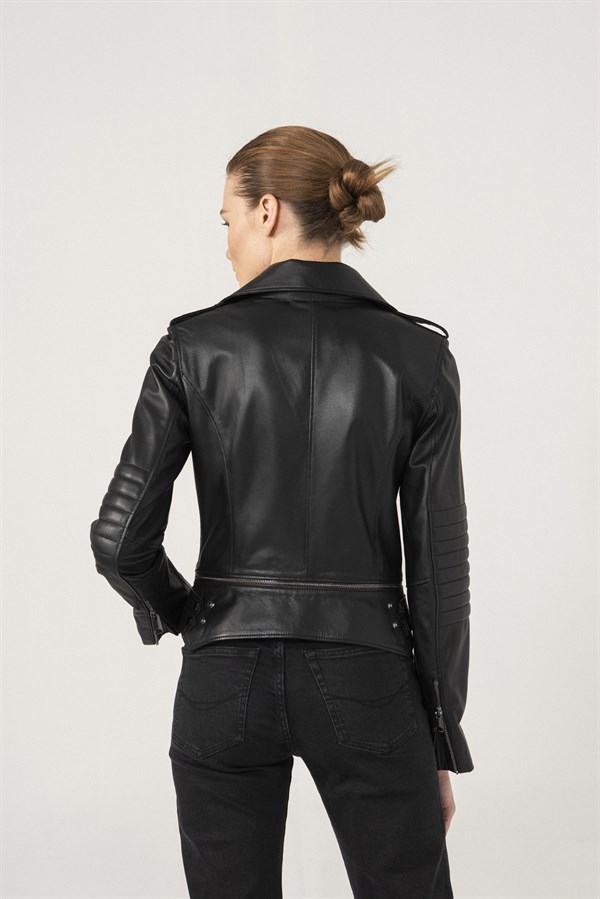 

Кожаная куртка женская Black Noble 137 черная XS (доставка из-за рубежа), 137