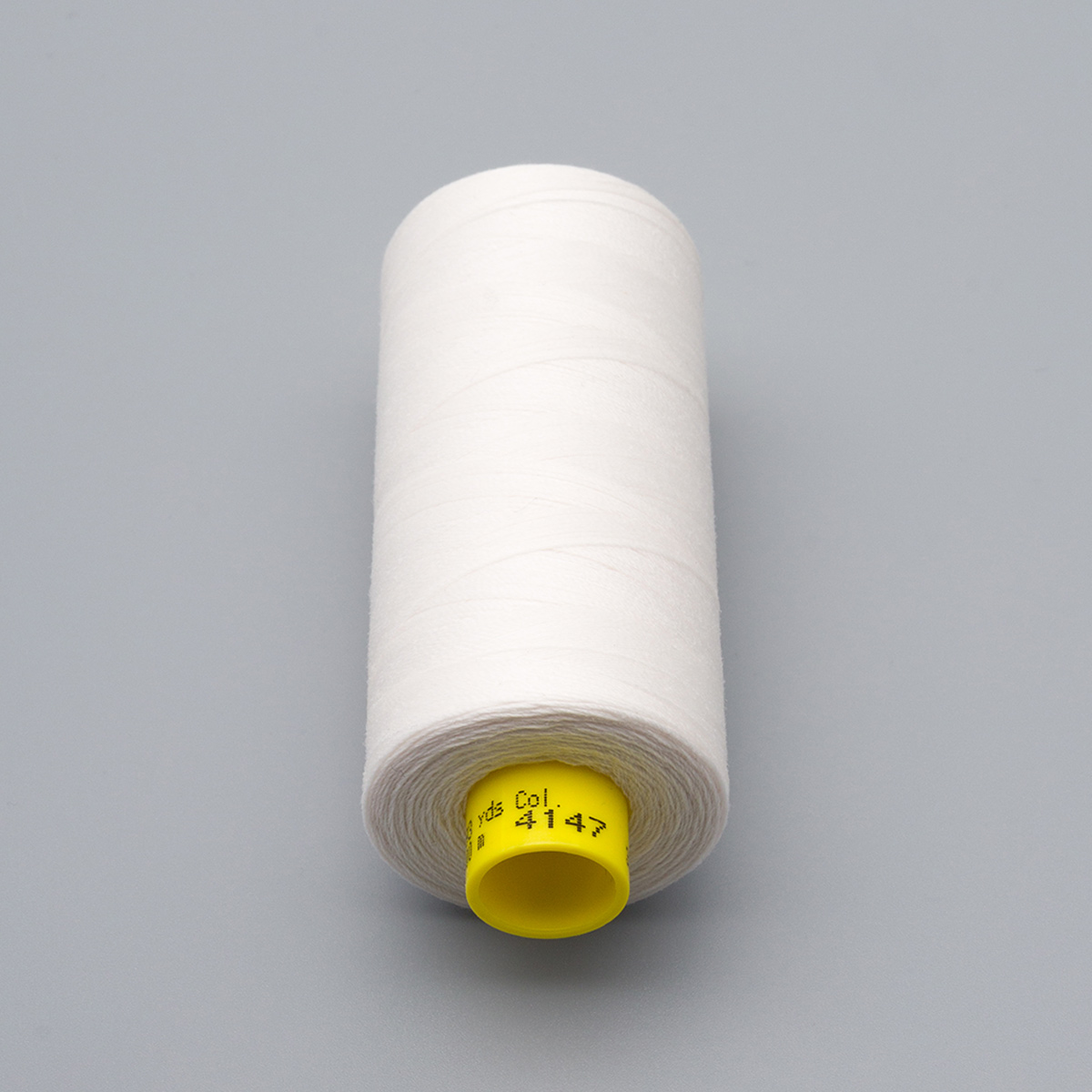

700207 Нить Mara 120/1000 м универсальная, 100% полиэстер Gutermann (4147 жемчужно-белый)