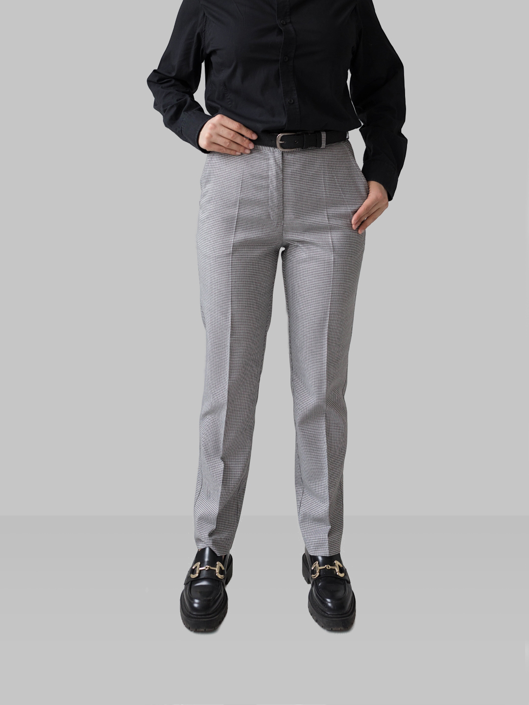 Брюки женские LeNeS brand 08-00536 черные 50 RU