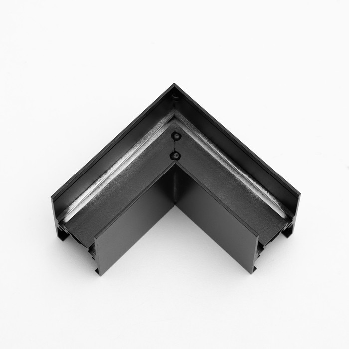 Соединительная планка для шинопровода BayerLux, Г-образной формы, размером 5 на 5 сантиметров, цвет – черный.