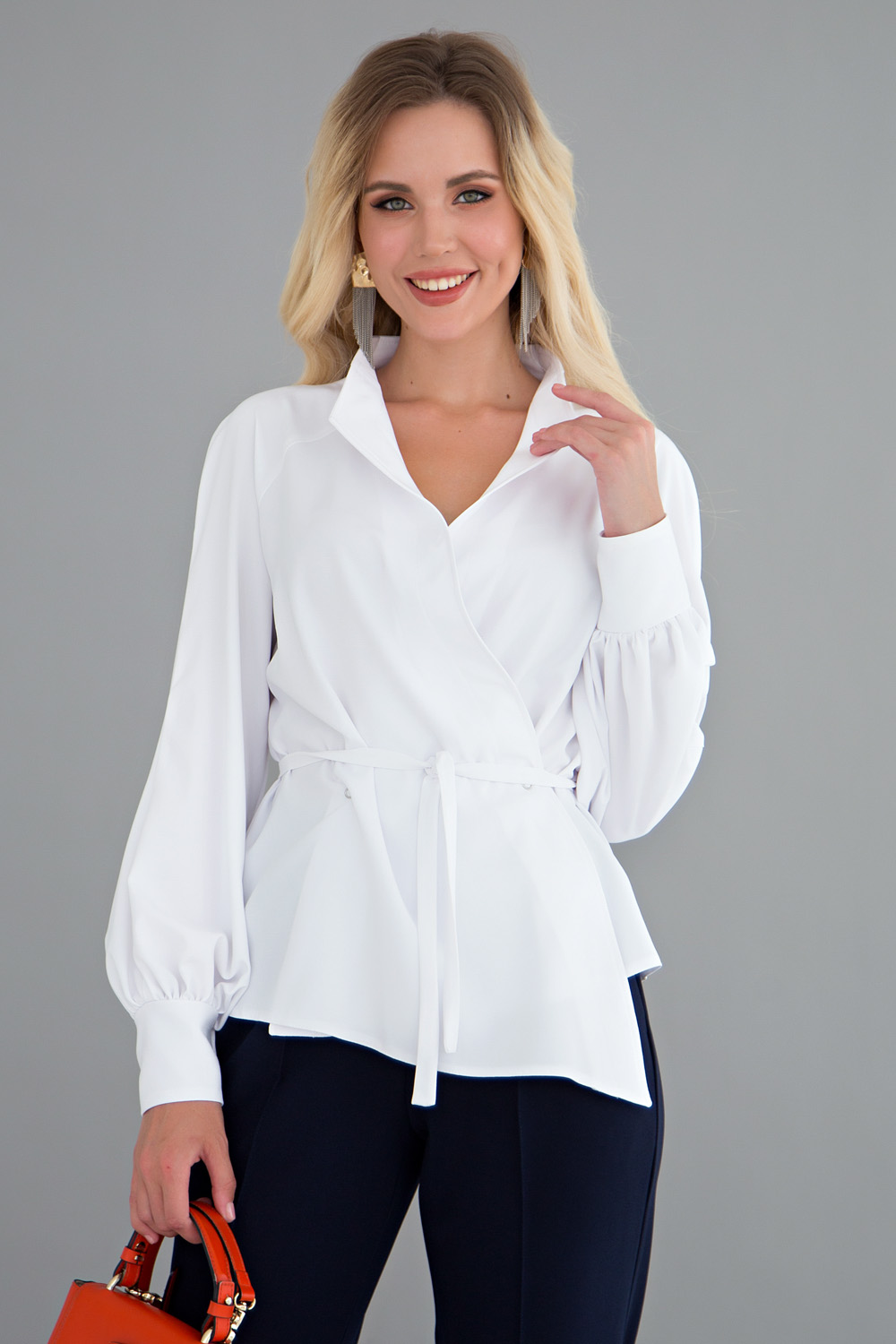 Блуза женская LT Collection Идеальная асимметрия белая 48 RU