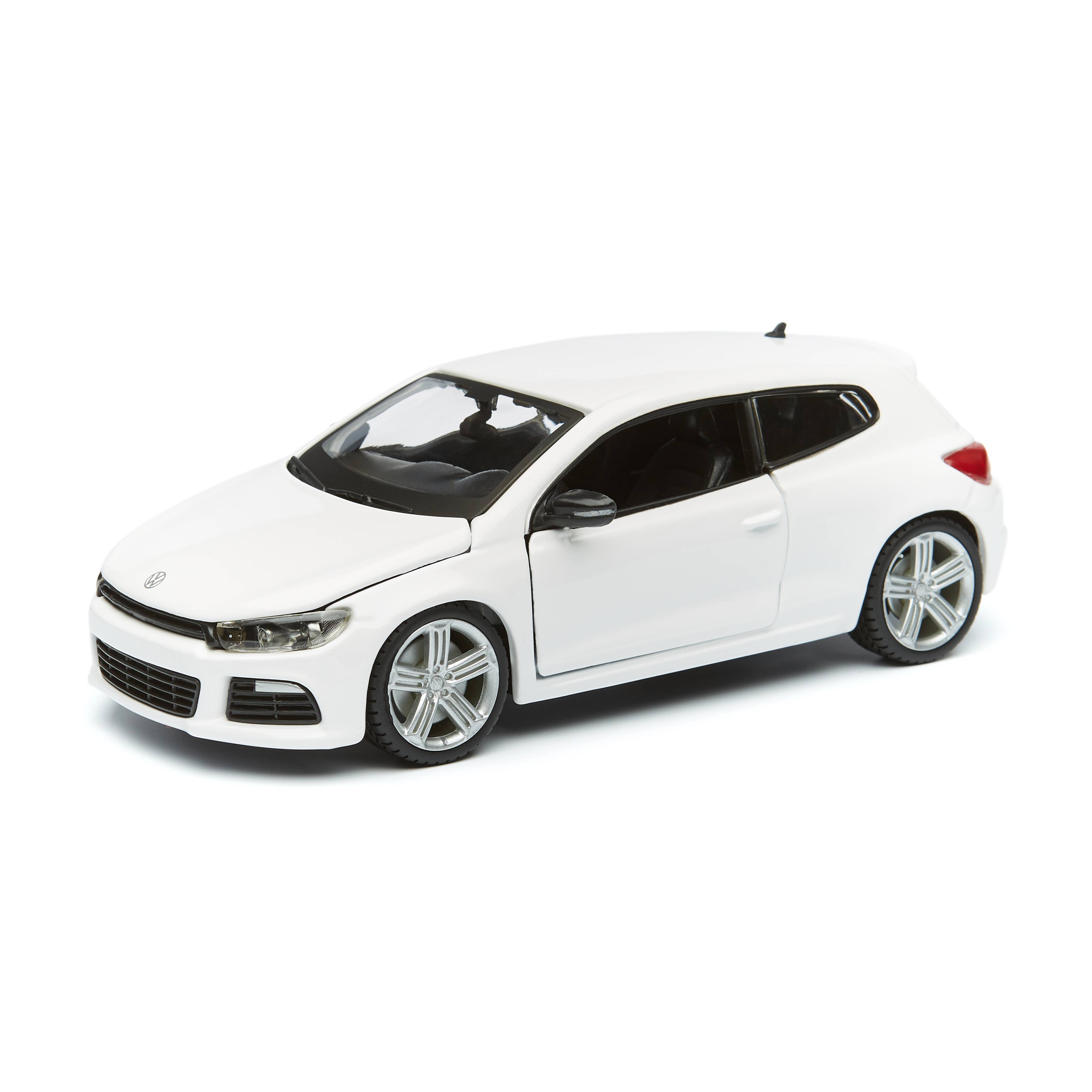 

Машинка металлическая Bburago 124 Volkswagen Scirocco R, белый, 18-21060