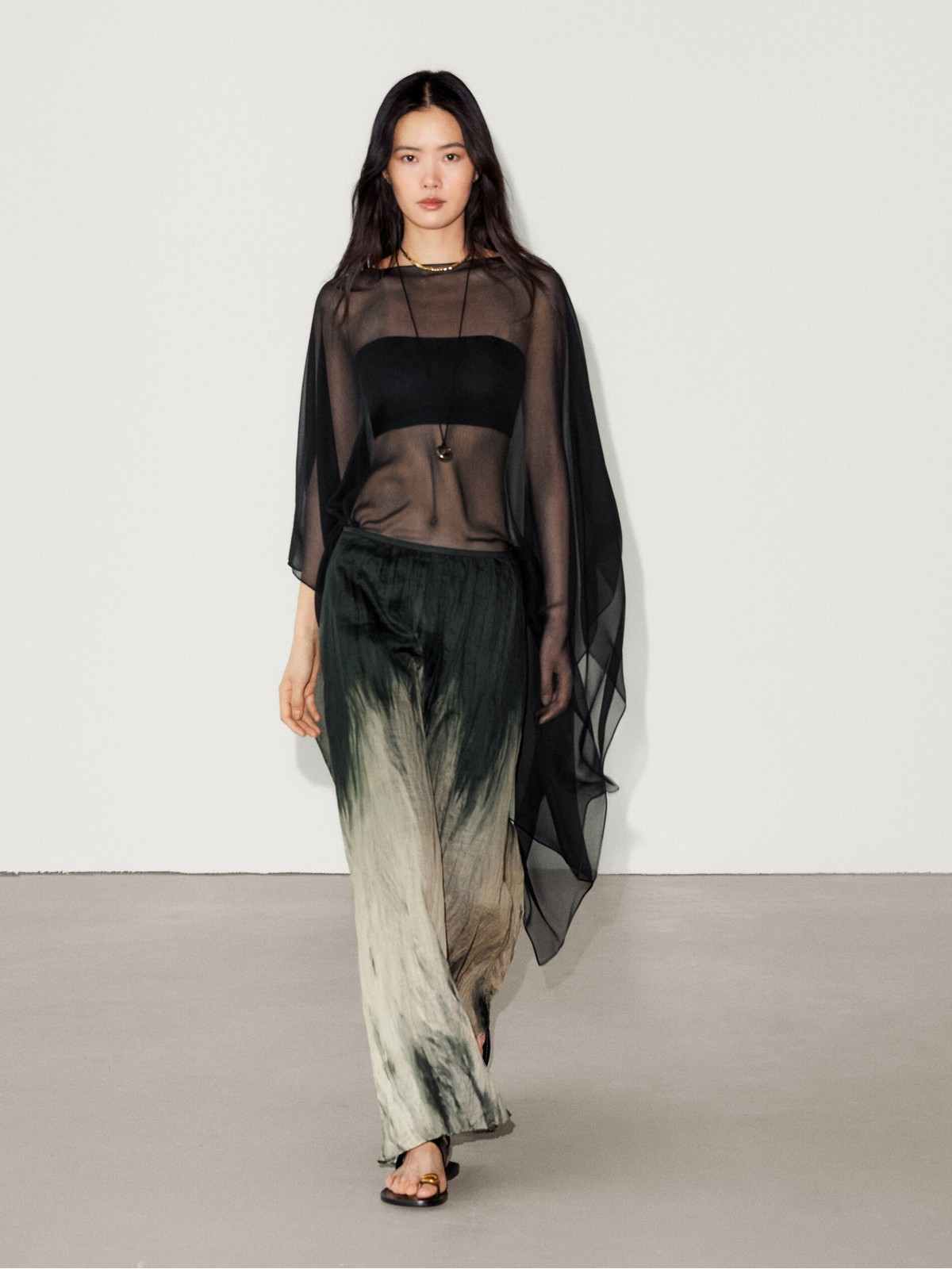 

Пончо женское Massimo Dutti 6343/739-I2024 черное, Черный, 6343/739-I2024