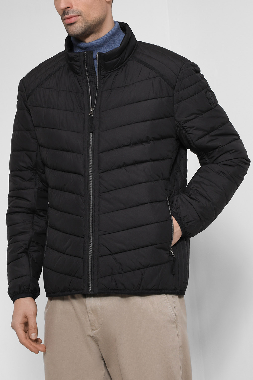 

Куртка мужская s.Oliver 130.12.207.16.150.2119813 черная M, Черный, 130.12.207.16.150.2119813