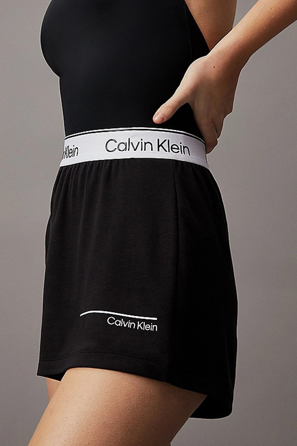 

Шорты женские Calvin Klein KW0KW02477 черные S, Черный, KW0KW02477