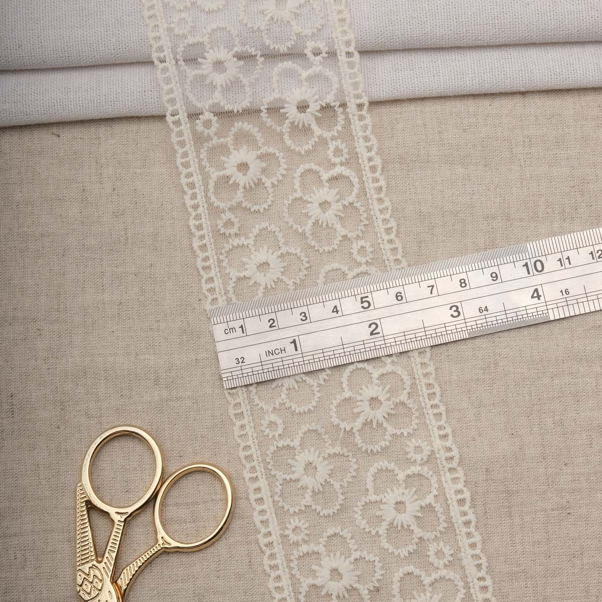 

3AR2314 Кружево на сетке 7,5 см*27,4 м, цв. молочный, Белый