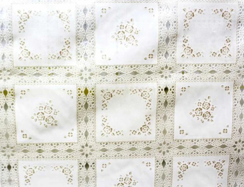 

Клеенка ПВХ без основы ажурная 1,37x20м, мод. ТR-666