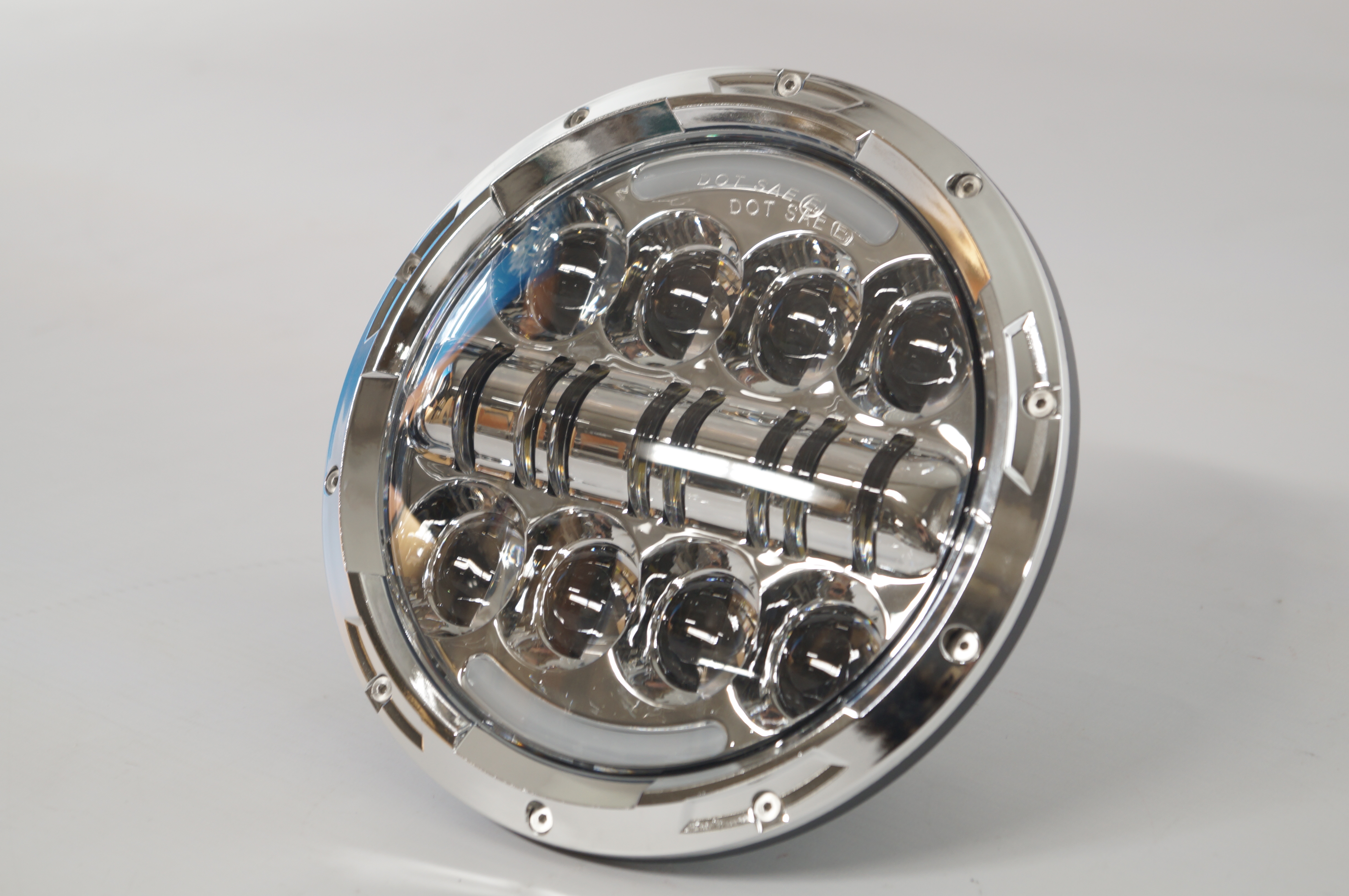 

Фара светодиодная универсальная хромированная 7 дюймов 80 Вт с ДХО для УАЗ, Нива, 44533