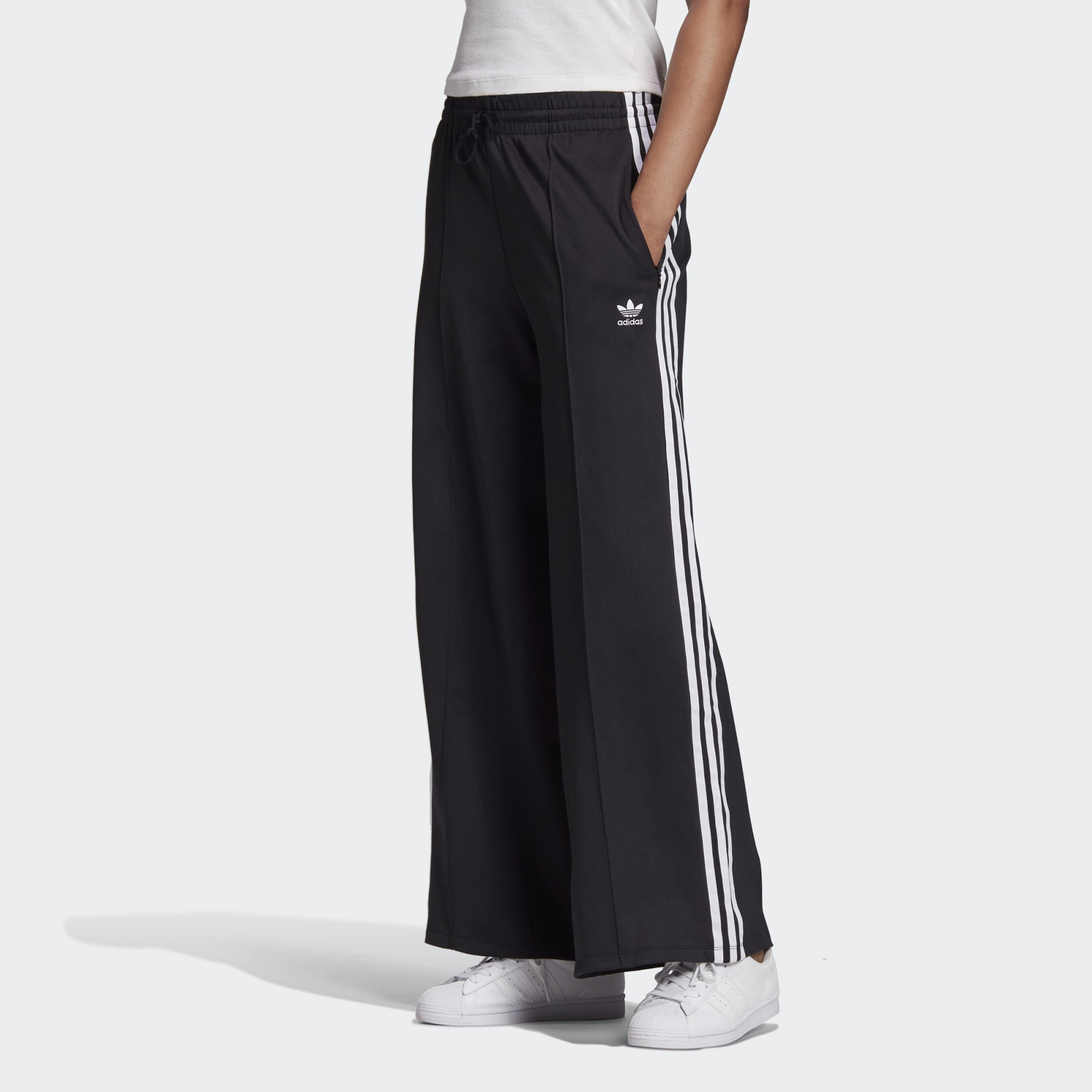 

Спортивные брюки женские Adidas GD2273 черные 42 DE, GD2273