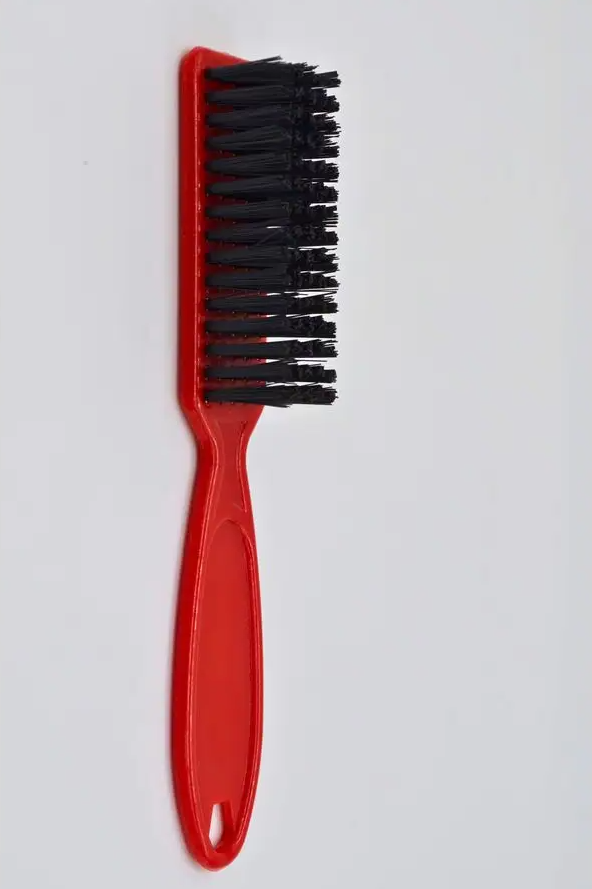 Кисть-сметка парикмахерская, средняя жесткость, красная/черная, 14,5 х 2,5 см